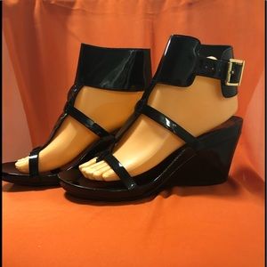 BCBG Girls black BG-thong wedge sandals size 8